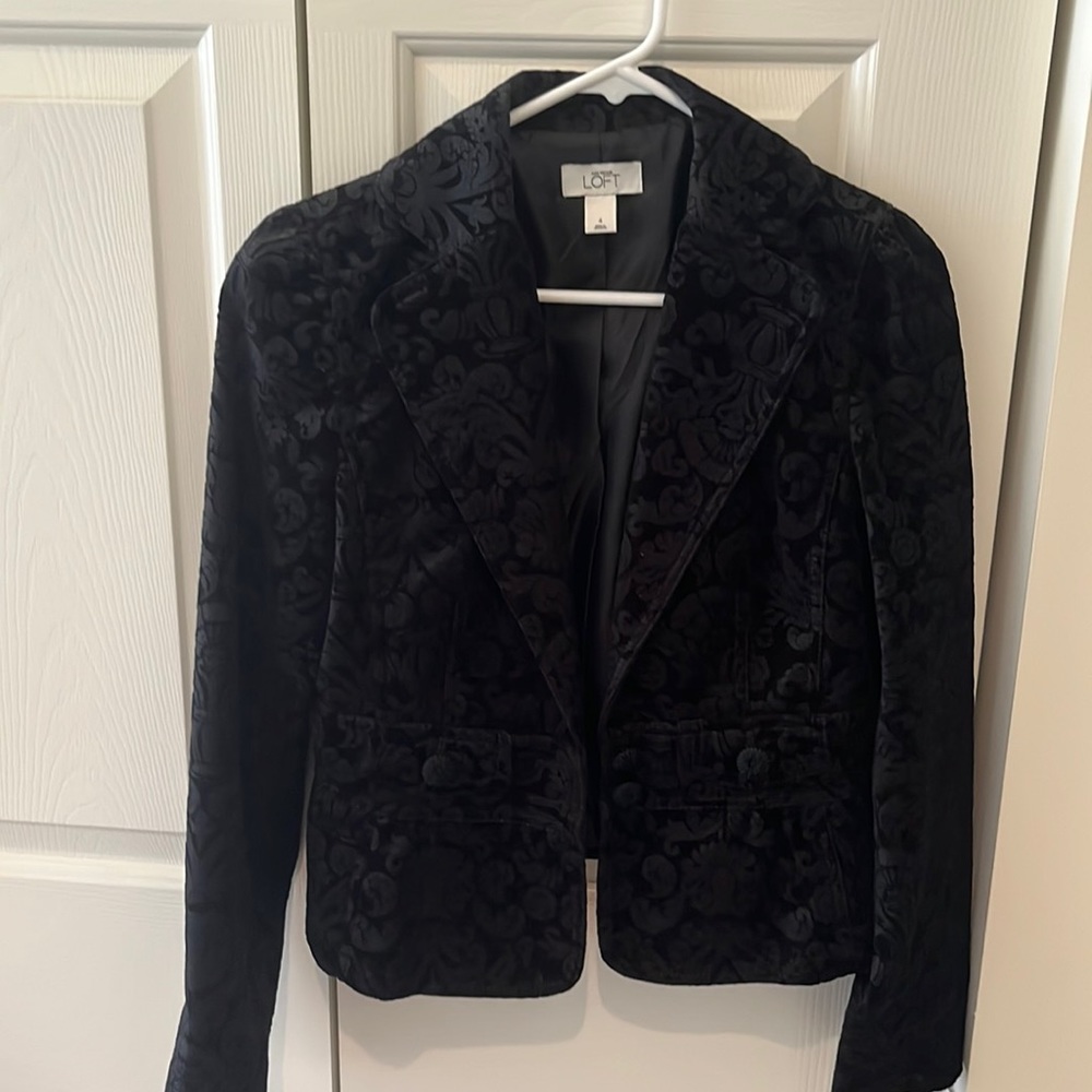Cropped Velvet Textured women’s Blazer.  Size 4